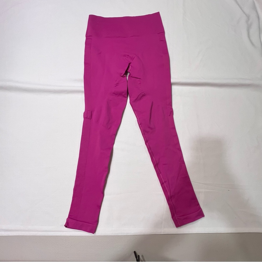 Lululemon Zone In Tight
Raspberry  Size 8